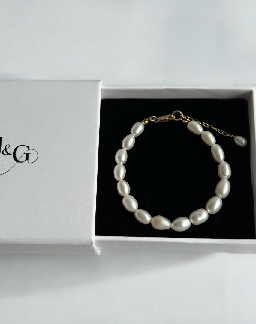 Alayna Large Teardrop Pearl Bracelet