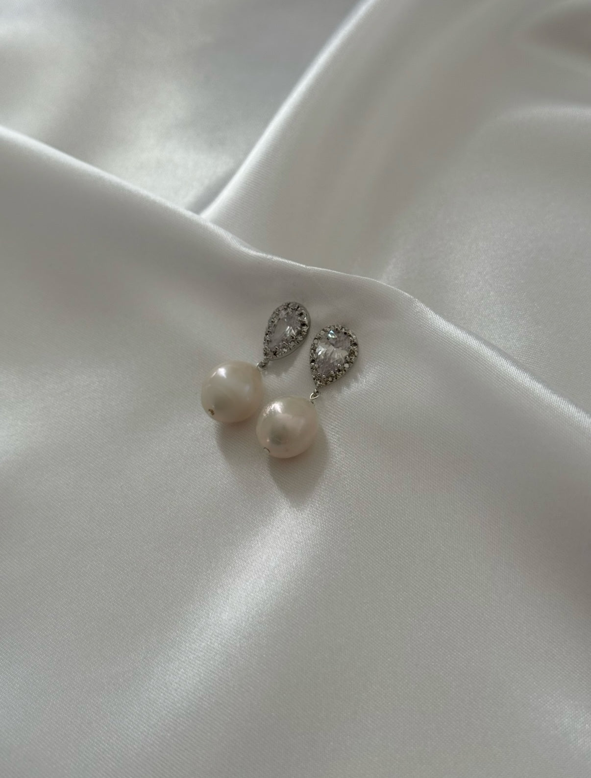 Safiya Teardrop Cubic Zircona Large Pearl Earrings
