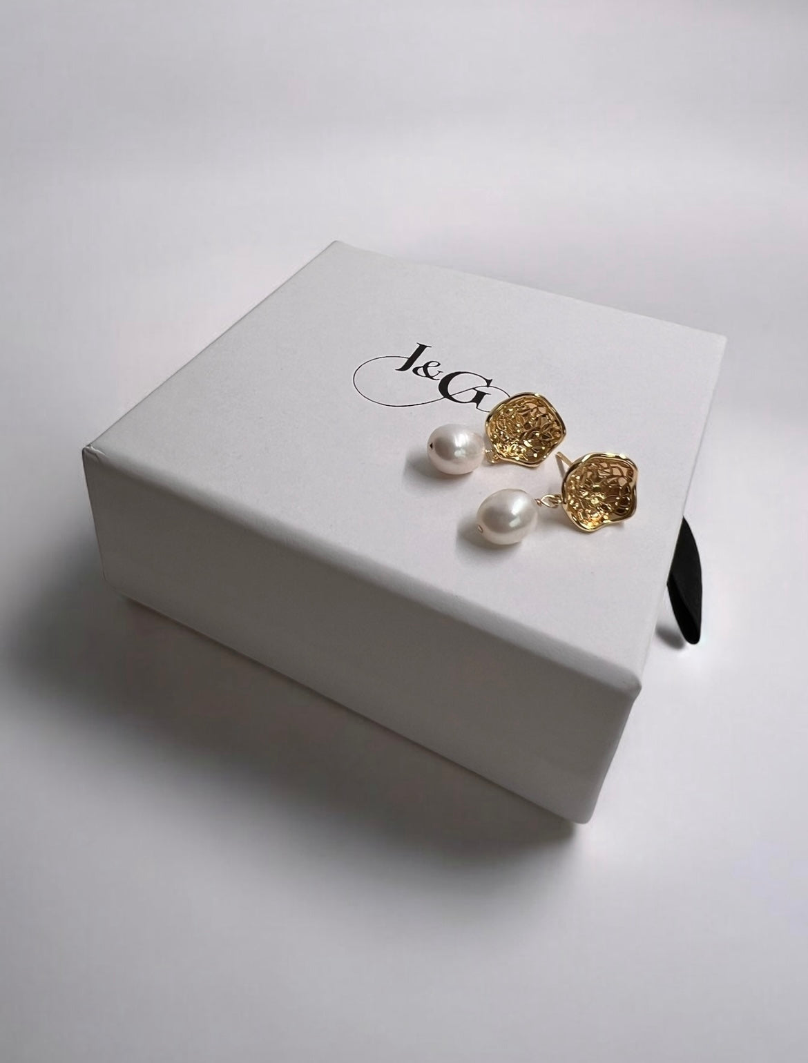 Gia Textured Stud Pearl Earrings