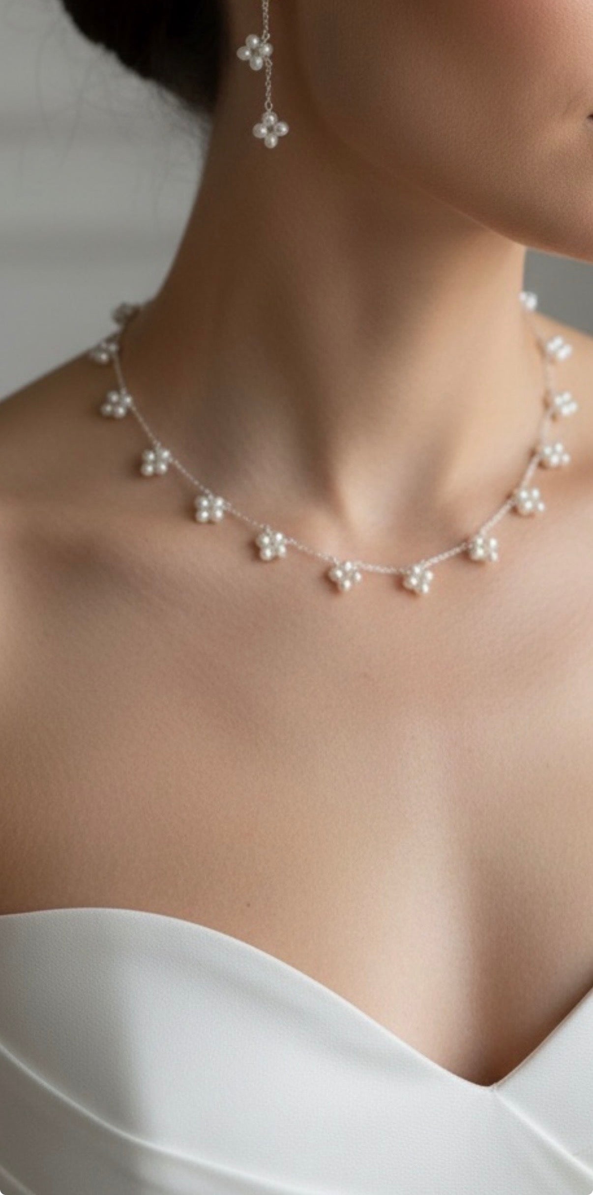 Noémie Pearl Cluster Choker