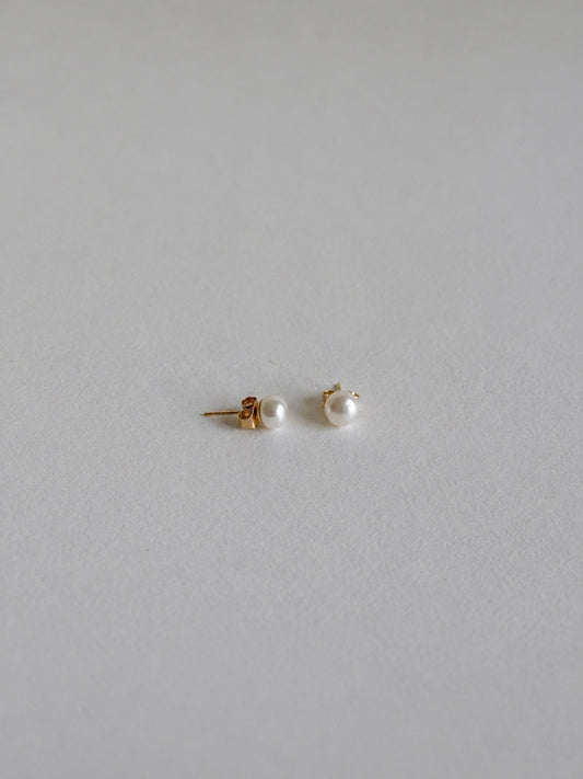 Lisette Pearl Stud Earrings