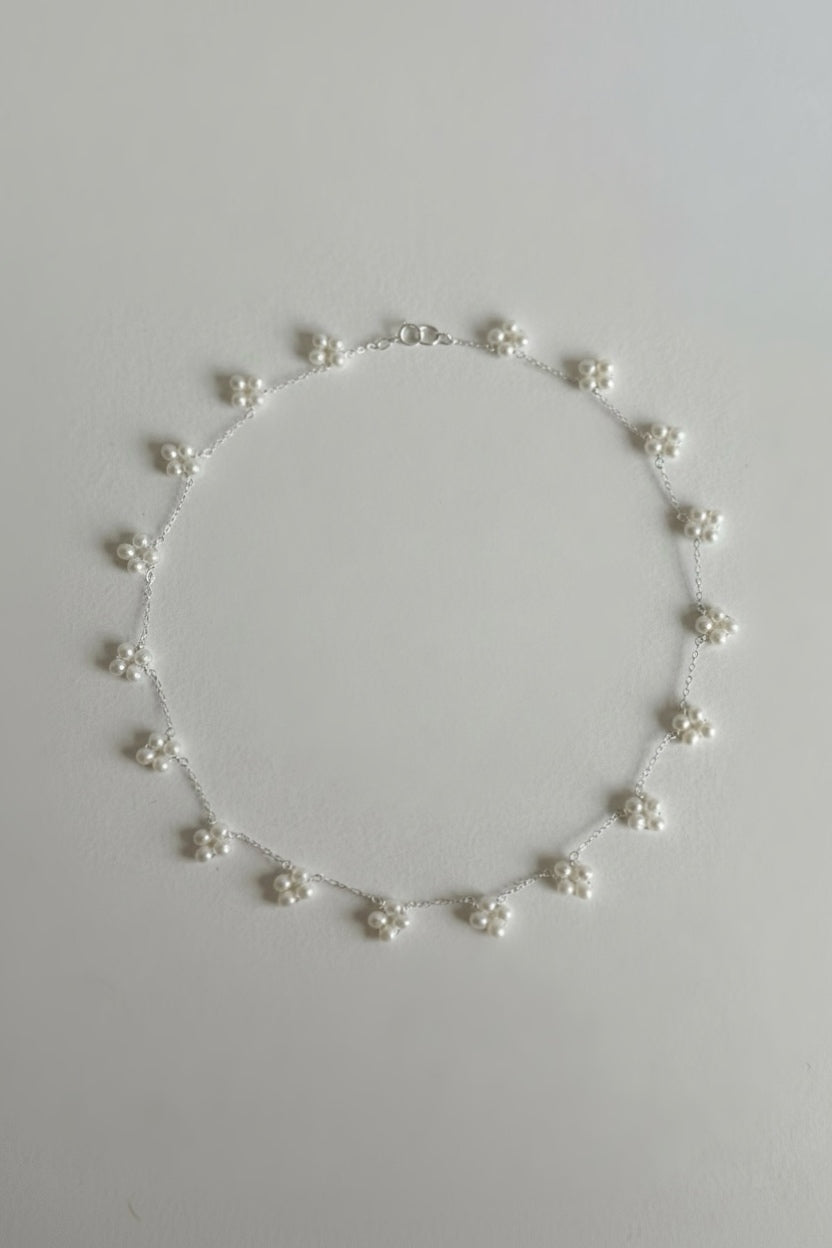Noémie Pearl Cluster Choker