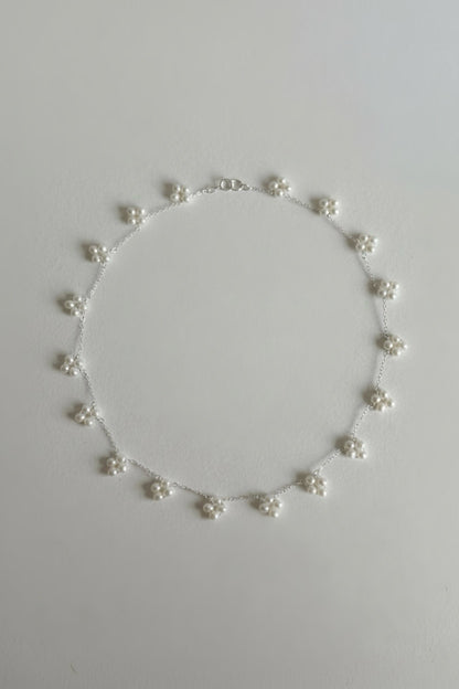 Noémie Pearl Cluster Choker