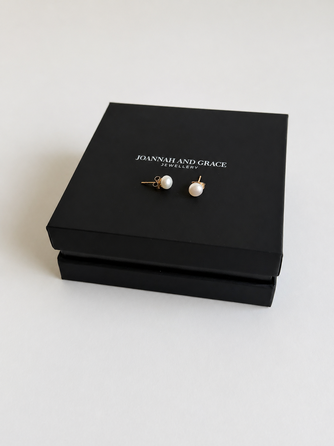 Lisette Pearl Stud Earrings