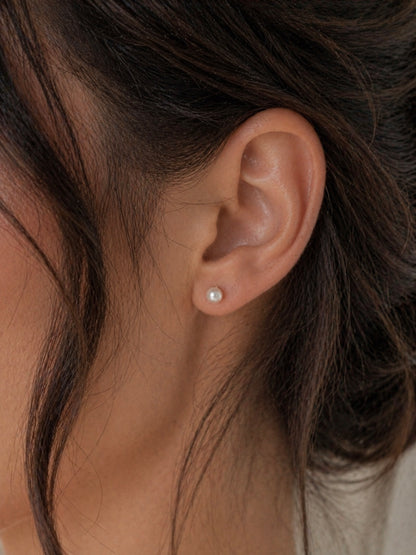Lisette Pearl Stud Earrings