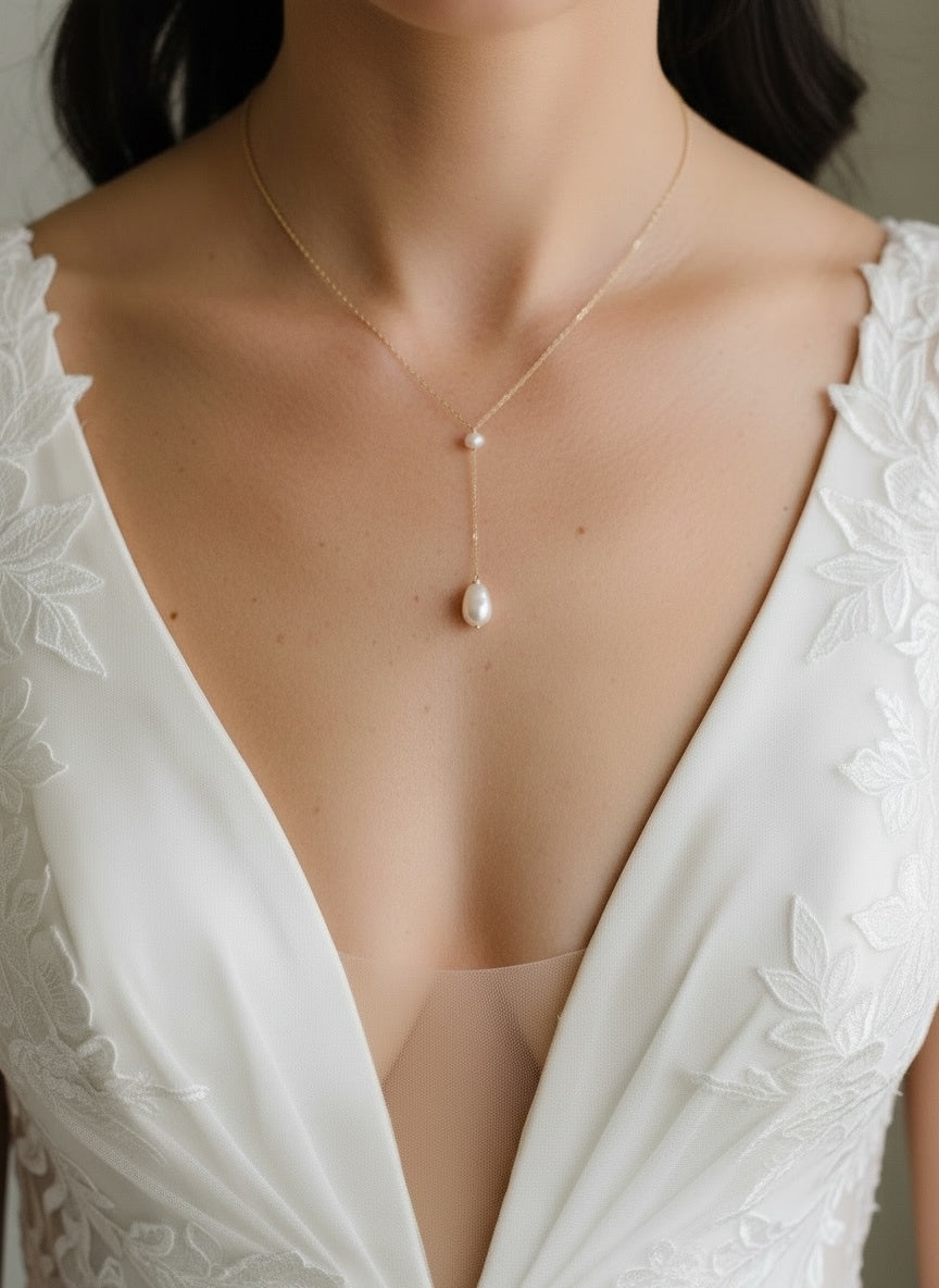 Model is wearing the 18” Amara necklace 