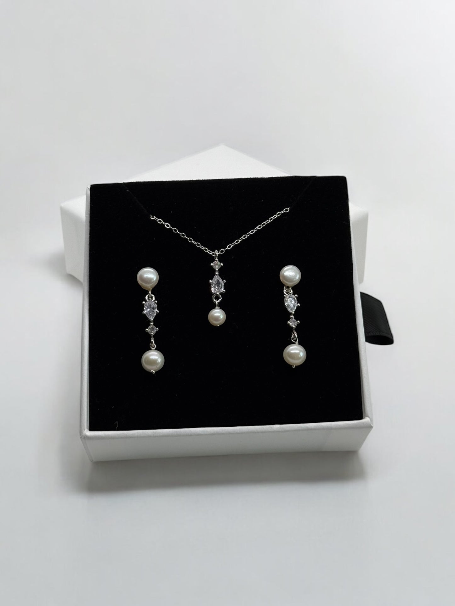 Clara Cubic zirconia Pearl Set